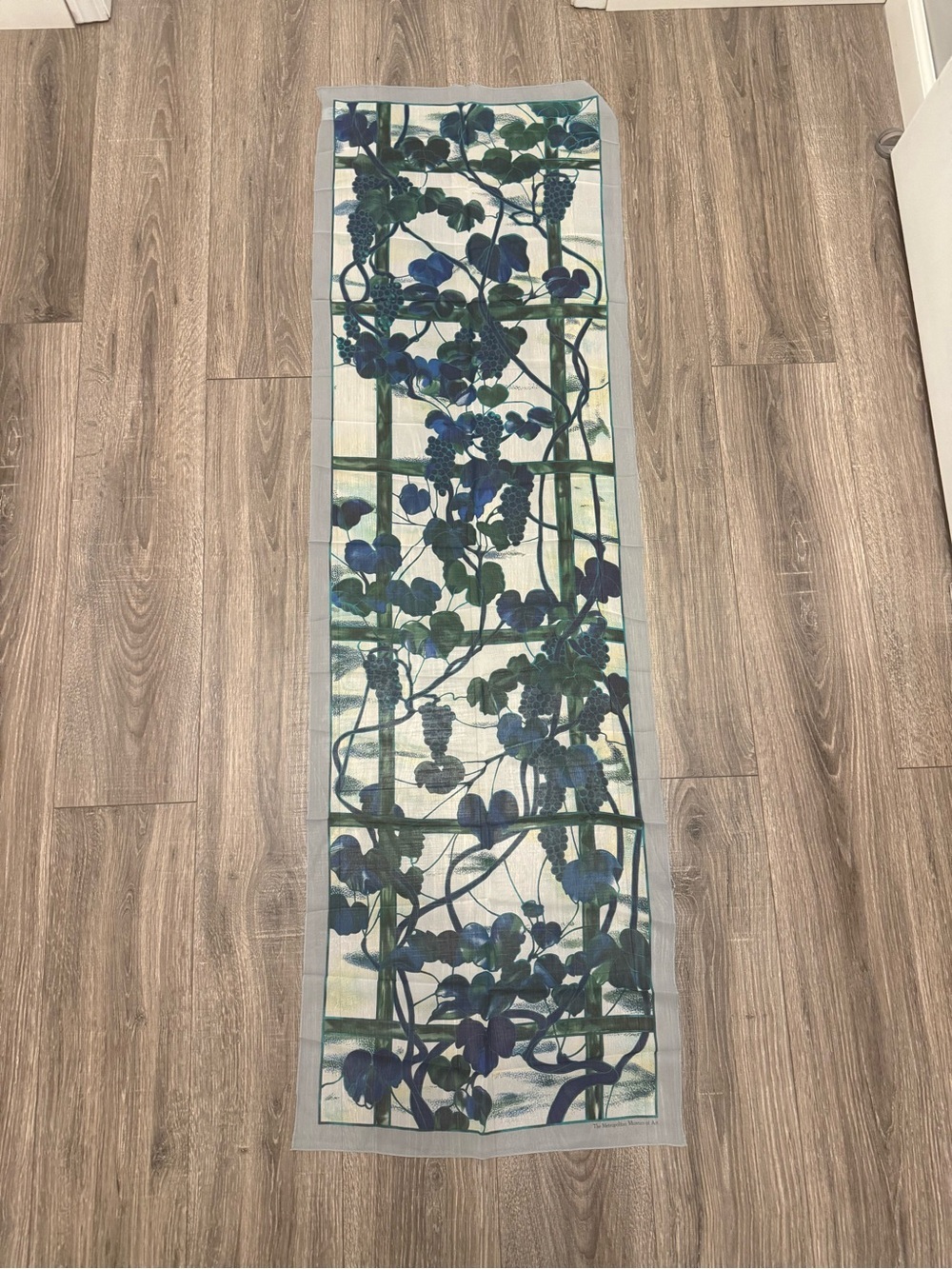 Metropolitan Museum of Art Louis C. Tiffany Silk 64x18" Grapevine Scarf NWOT